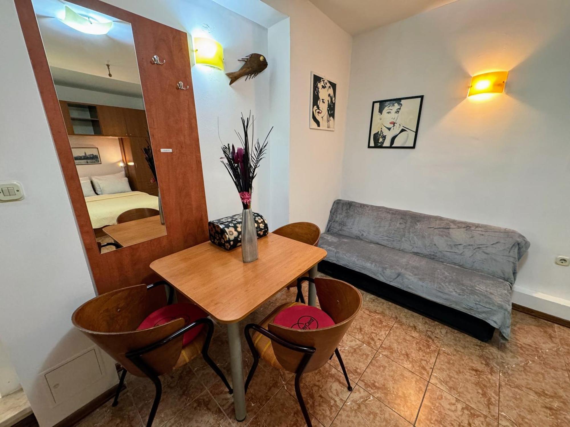 Grgur Studio Apartments Split Bagian luar foto