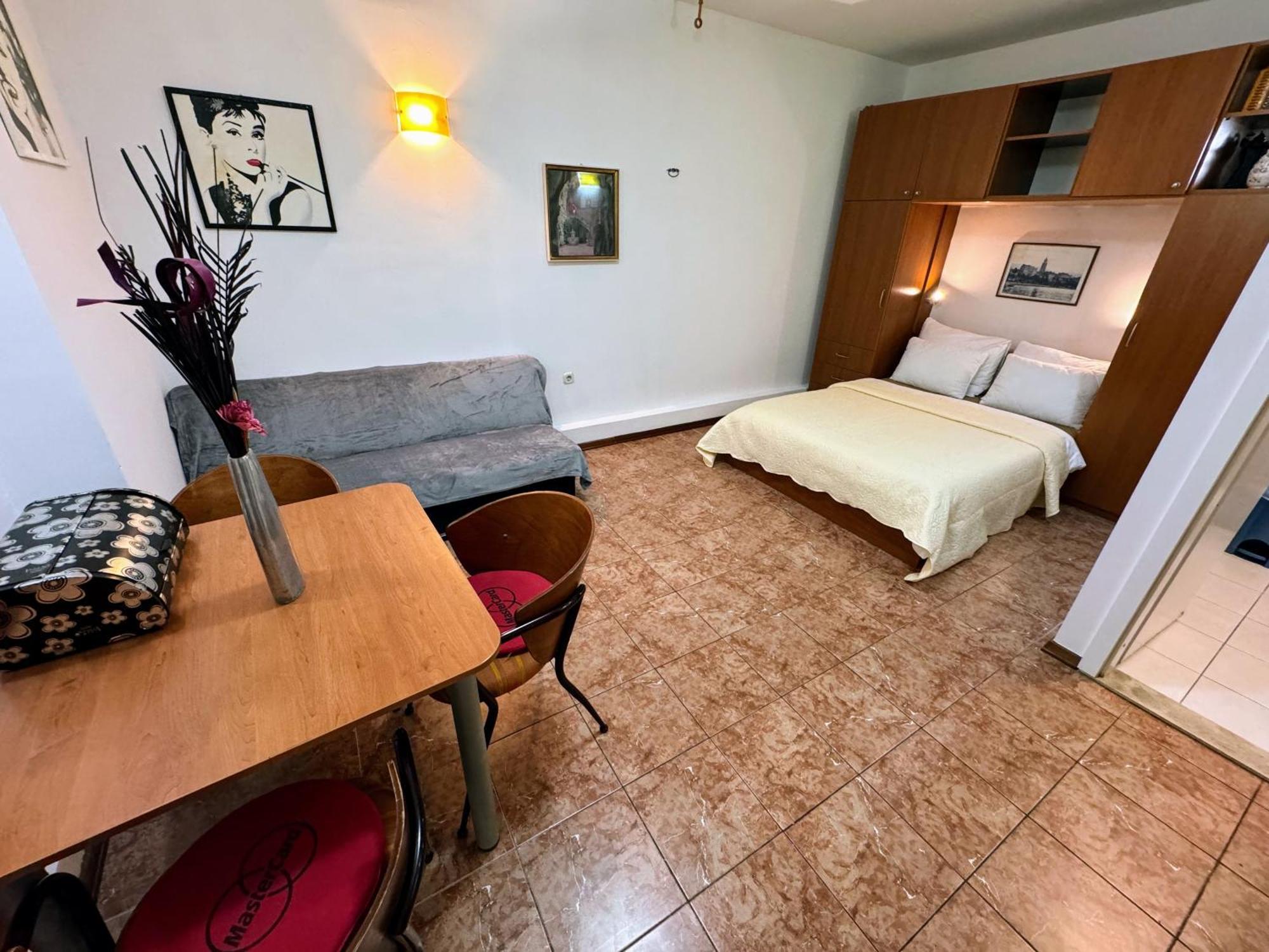 Grgur Studio Apartments Split Bagian luar foto