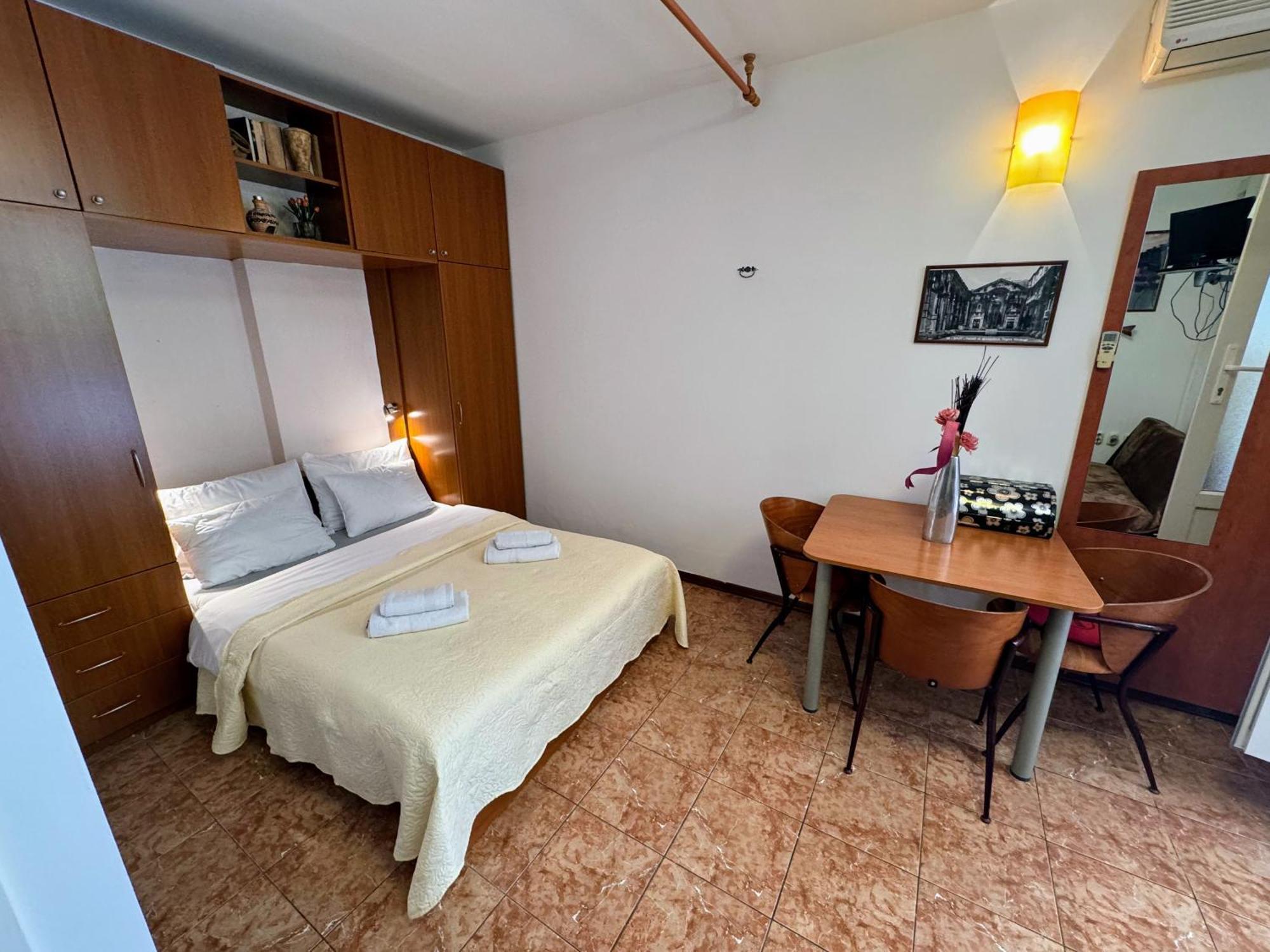 Grgur Studio Apartments Split Bagian luar foto