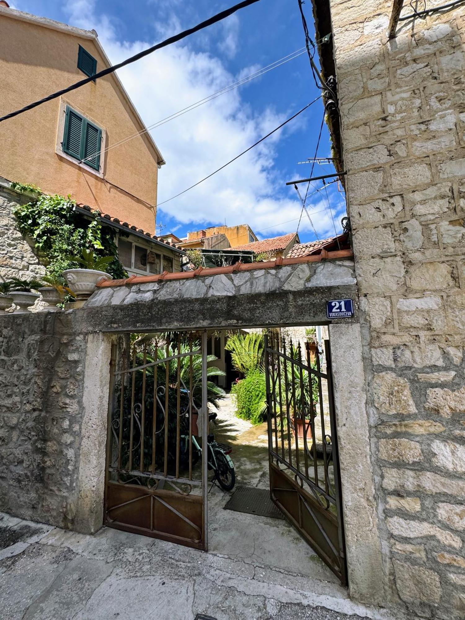 Grgur Studio Apartments Split Bagian luar foto